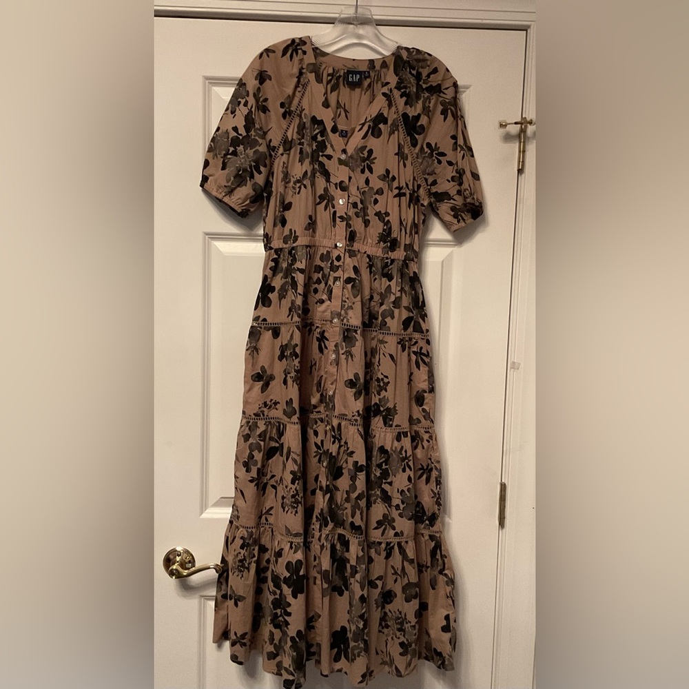 GAP Tiered Midi Shirtdress - Picture 3 of 8